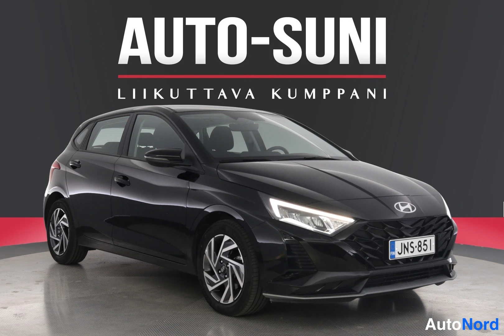 Musta Hyundai i20 2025, etuviisto, keula oikealle, kuva 2