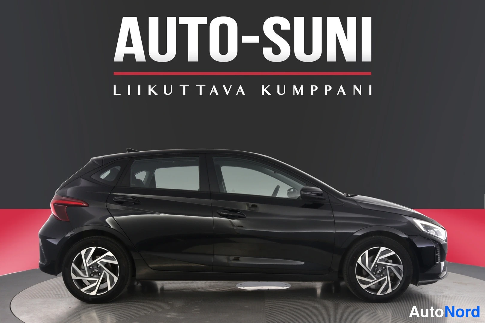 Musta Hyundai i20 2025, sivulta, kuva 3