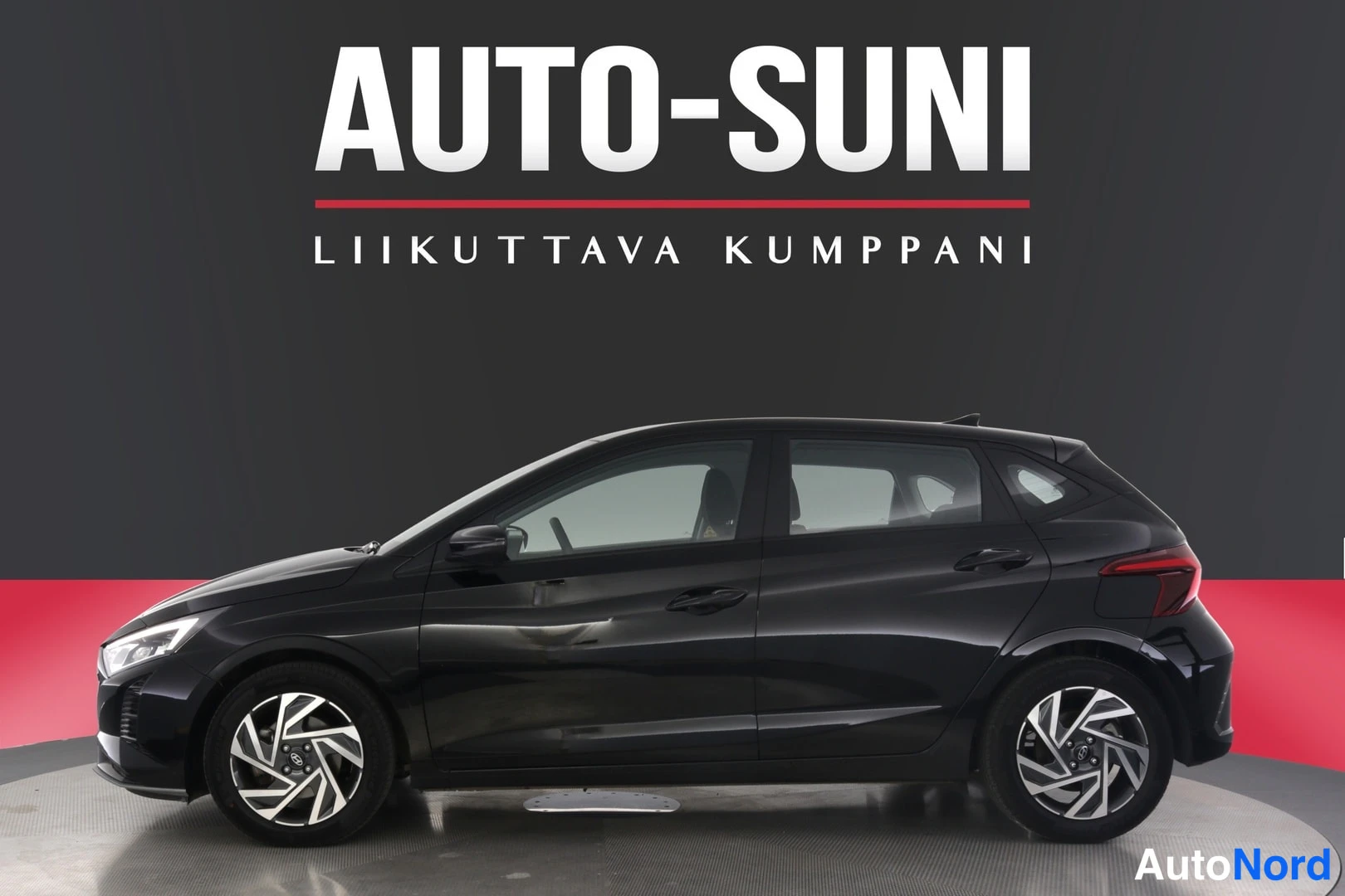 Musta Hyundai i20 2025, sivulta, kuva 4