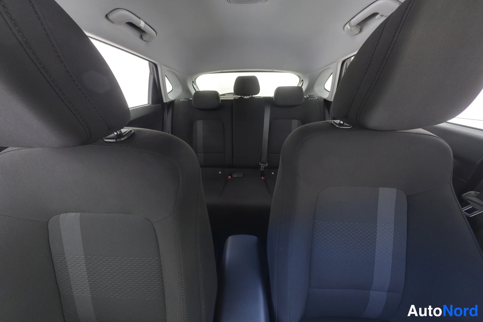 Musta Hyundai i20 2025, etuistuimet, kuva 13