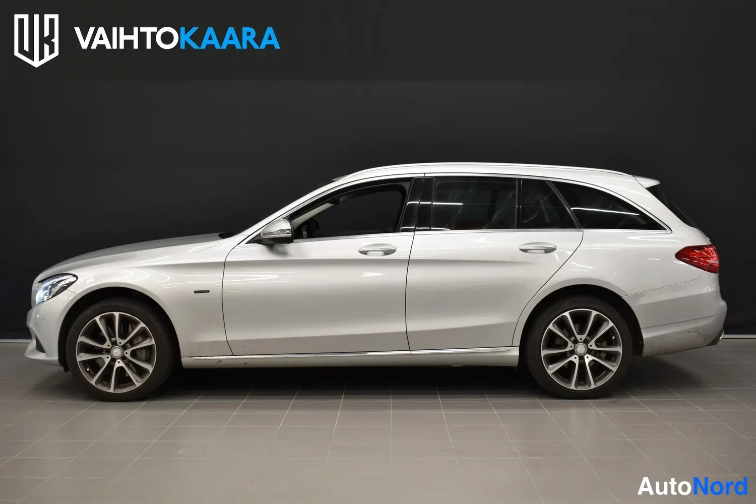 Grey Mercedes-Benz C 350 e 2018, front three-quarter, nose to the left, photo 2
