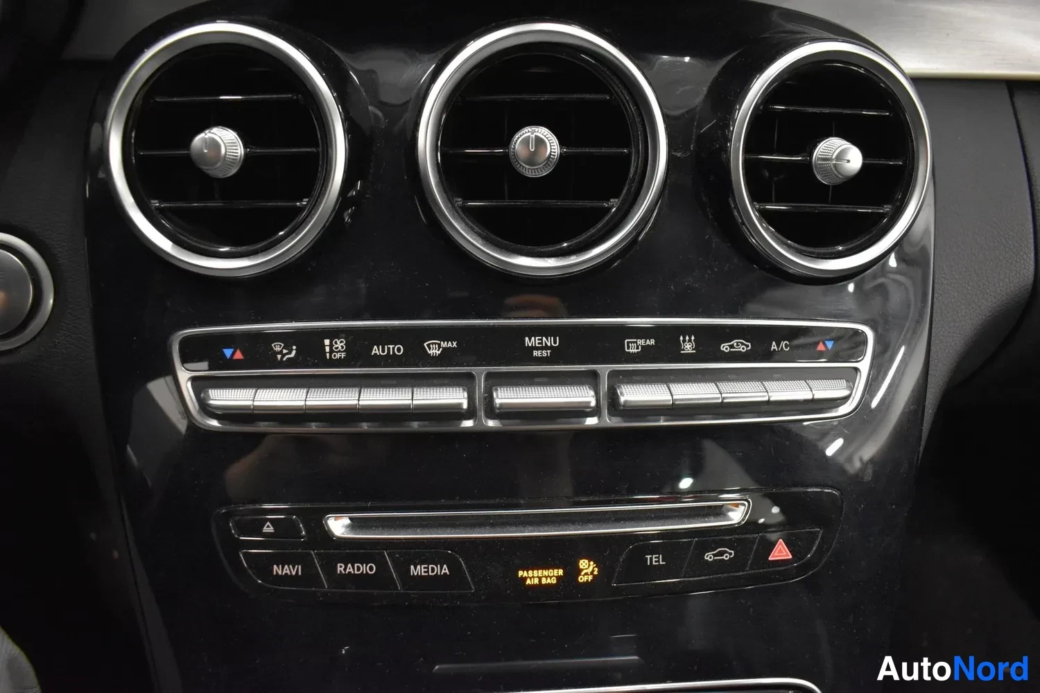 Grey Mercedes-Benz C 350 e 2018, detail, photo 12