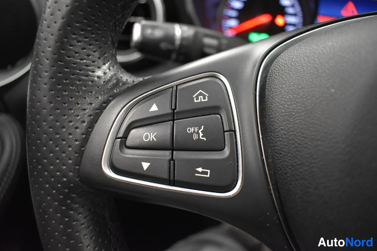 Grey Mercedes-Benz C 350 e 2018, detail, photo 9
