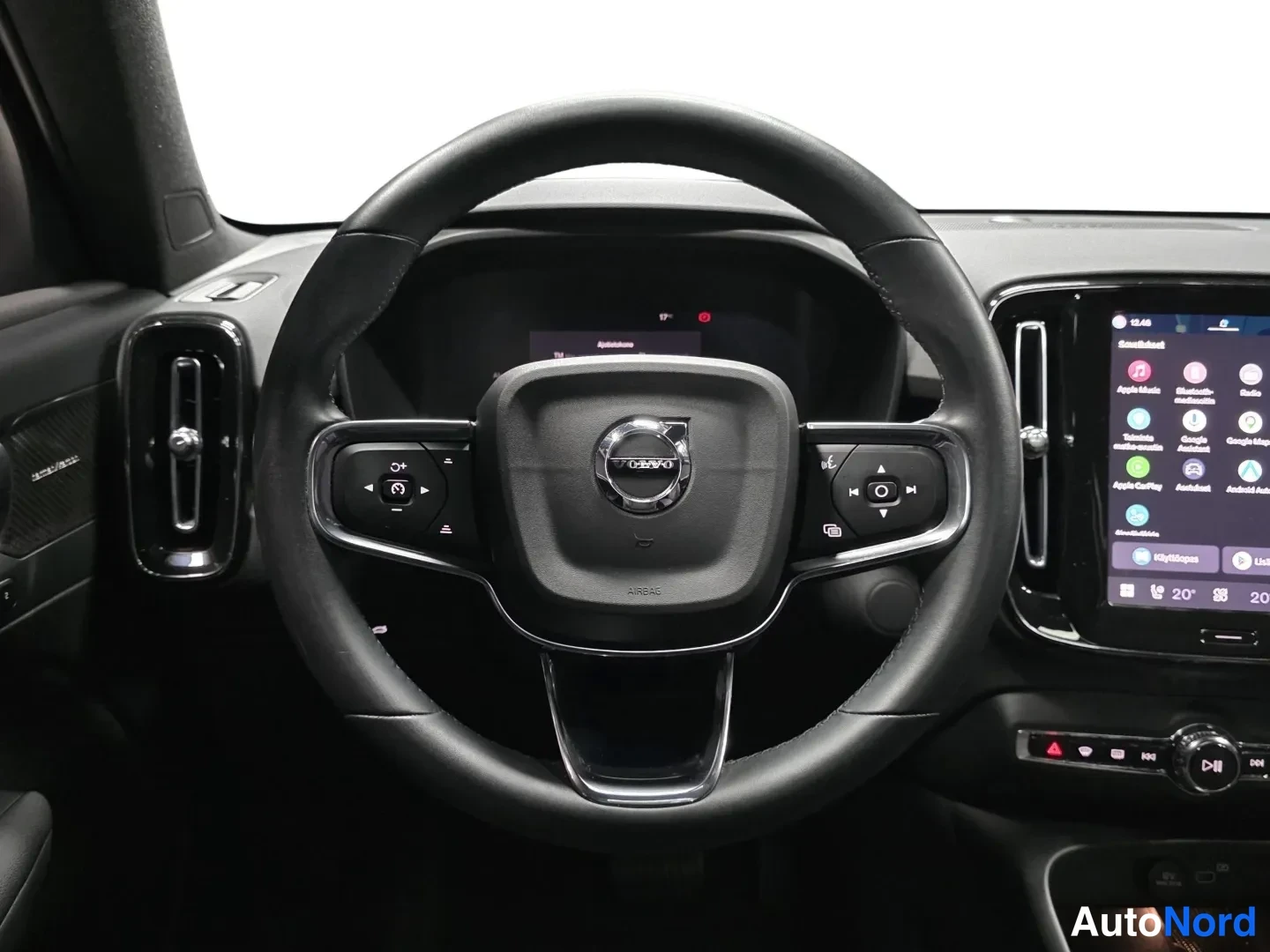 Sininen Volvo XC40 2024, ohjaamo, kuva 9