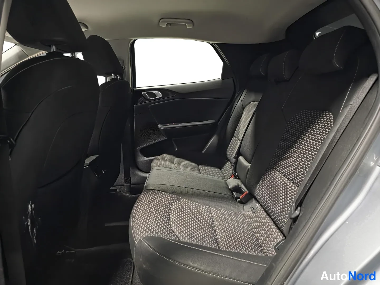 Hopea KIA XCeed 2022, takaistuimet, kuva 12