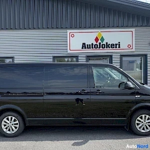 Musta Volkswagen Transporter 2019, sivulta, kuva 3