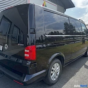 Musta Volkswagen Transporter 2019, takaviisto, kuva 4