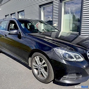 Musta Mercedes-Benz E 2014, etuviisto, keula oikealle, kuva 3