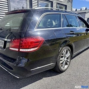 Musta Mercedes-Benz E 2014, takaviisto, kuva 6
