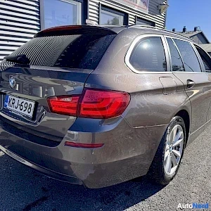 Ruskea BMW 520 2011, takaviisto, kuva 6