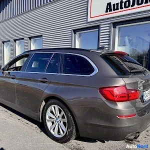 Ruskea BMW 520 2011, takaviisto, kuva 7