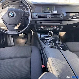 Ruskea BMW 520 2011, ohjaamo, kuva 8