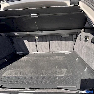 Ruskea BMW 520 2011, tavaratila, kuva 10