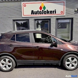 Ruskea Opel Mokka 2015, etuviisto, keula oikealle, kuva 4