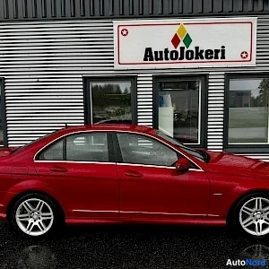 Punainen Mercedes-Benz C 2010, sivulta, kuva 7