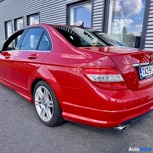 Punainen Mercedes-Benz C 2010, takaviisto, kuva 10