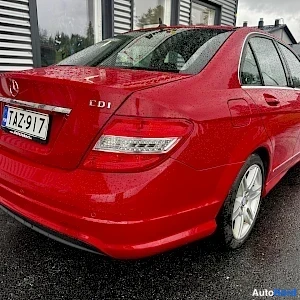 Punainen Mercedes-Benz C 2010, takaviisto, kuva 8