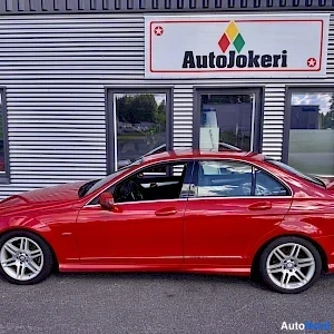 Punainen Mercedes-Benz C 2010, sivulta, kuva 6