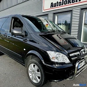 Musta Mercedes-Benz Vito 2014, etuviisto, keula oikealle, kuva 3