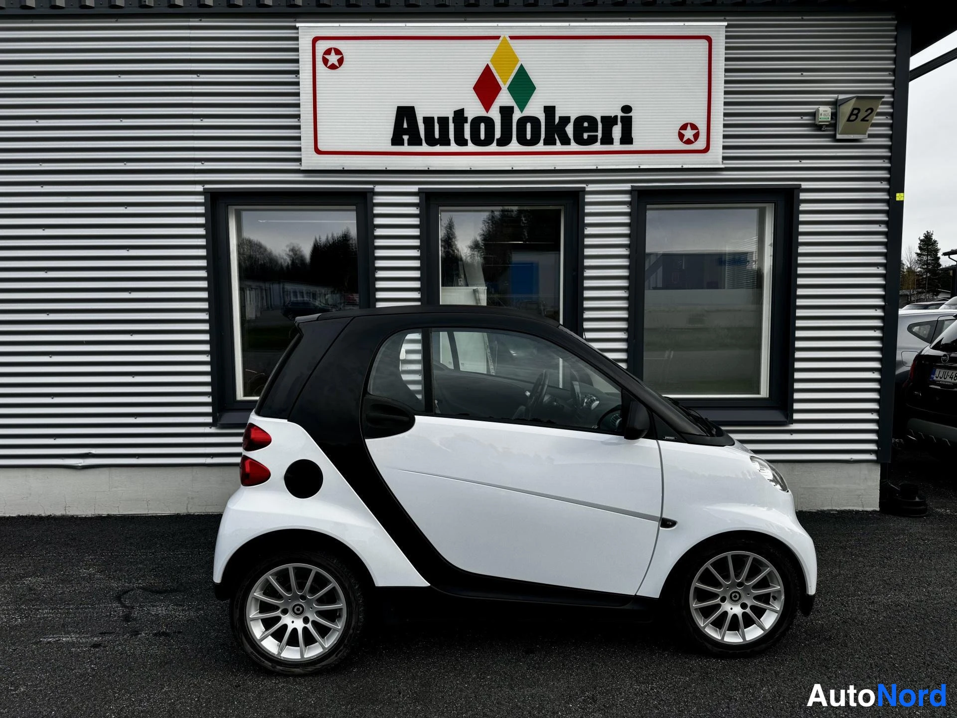 Valkoinen Smart fortwo coupe 2010, sivulta, kuva 4