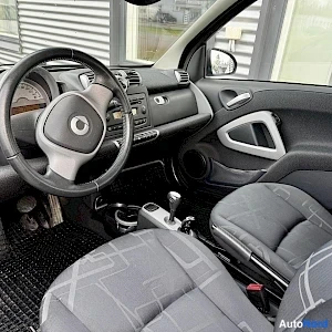 Valkoinen Smart fortwo coupe 2010, ohjaamo, kuva 8