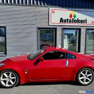 Punainen Nissan 350Z 2005, etuviisto, keula vasemmalle, kuva 2