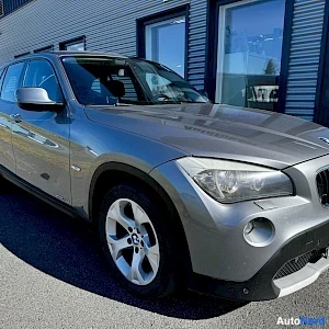 Harmaa BMW X1 2010, etuviisto, keula oikealle, kuva 3