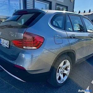 Harmaa BMW X1 2010, takaviisto, kuva 6