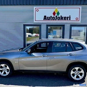 Harmaa BMW X1 2010, sivulta, kuva 5