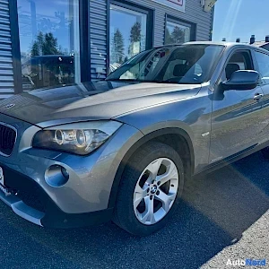 Harmaa BMW X1 2010, etuviisto, keula vasemmalle, kuva 2