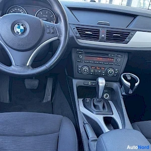 Harmaa BMW X1 2010, ohjaamo, kuva 8