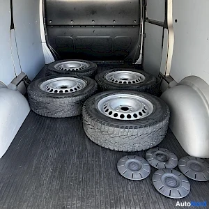 Ruskea Volkswagen Transporter 2018, yksityiskohta, kuva 11
