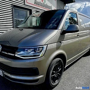 Ruskea Volkswagen Transporter 2018, etuviisto, keula vasemmalle, kuva 2
