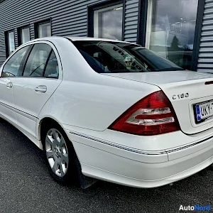 Valkoinen Mercedes-Benz C 2005, takaviisto, kuva 7
