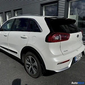 Valkoinen Kia Niro 2016, takaviisto, kuva 6