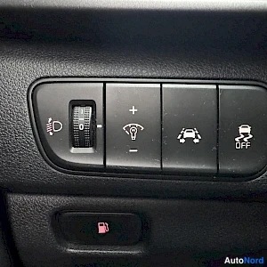 Valkoinen Kia Niro 2016, yksityiskohta, kuva 10