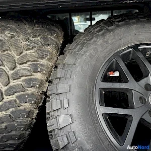 Harmaa Nissan Navara 2019, yksityiskohta, kuva 14