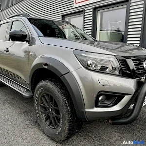 Harmaa Nissan Navara 2019, etuviisto, keula oikealle, kuva 4