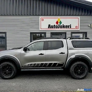 Harmaa Nissan Navara 2019, sivulta, kuva 6