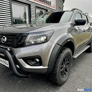 Harmaa Nissan Navara 2019, etuviisto, keula vasemmalle, kuva 2