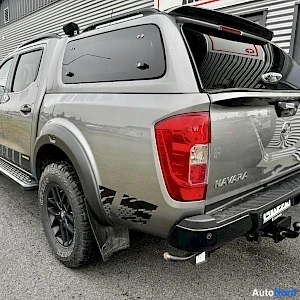 Harmaa Nissan Navara 2019, takaviisto, kuva 8