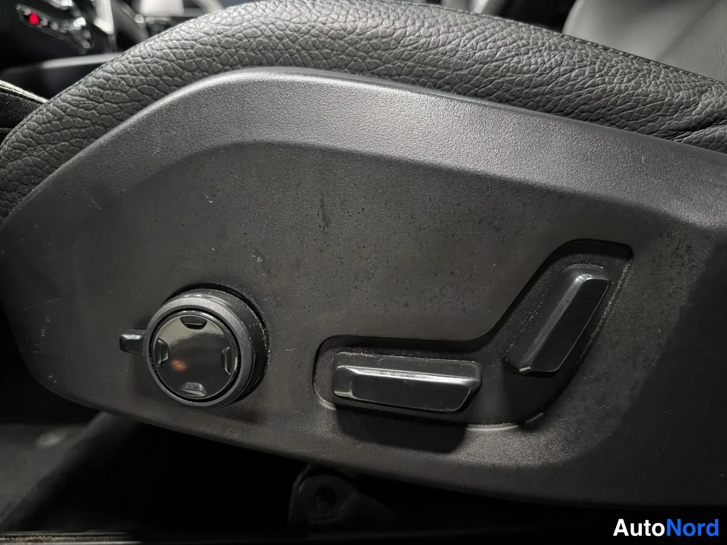 Hopea Volvo XC60 2025, yksityiskohta, kuva 18
