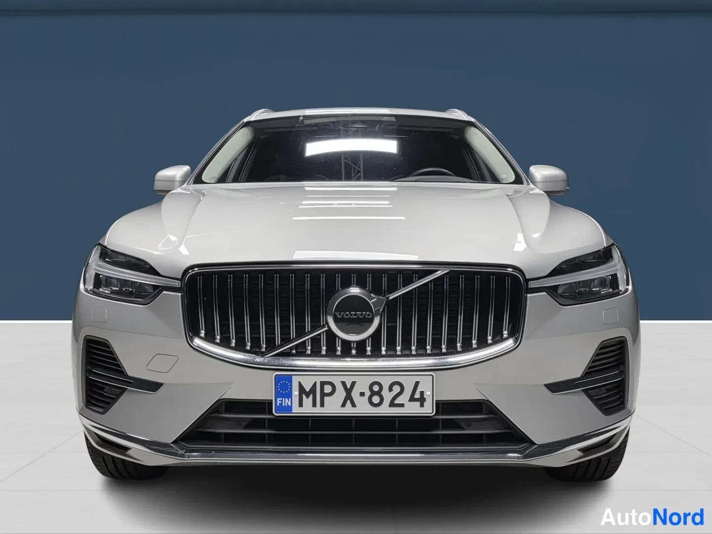 Hopea Volvo XC60 2025, edestä, kuva 4