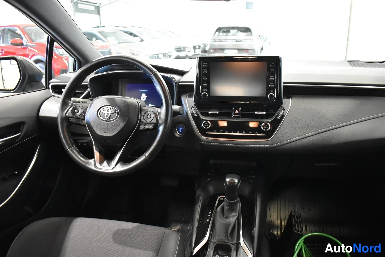Ruskea Toyota Corolla 2021, ohjaamo, kuva 18