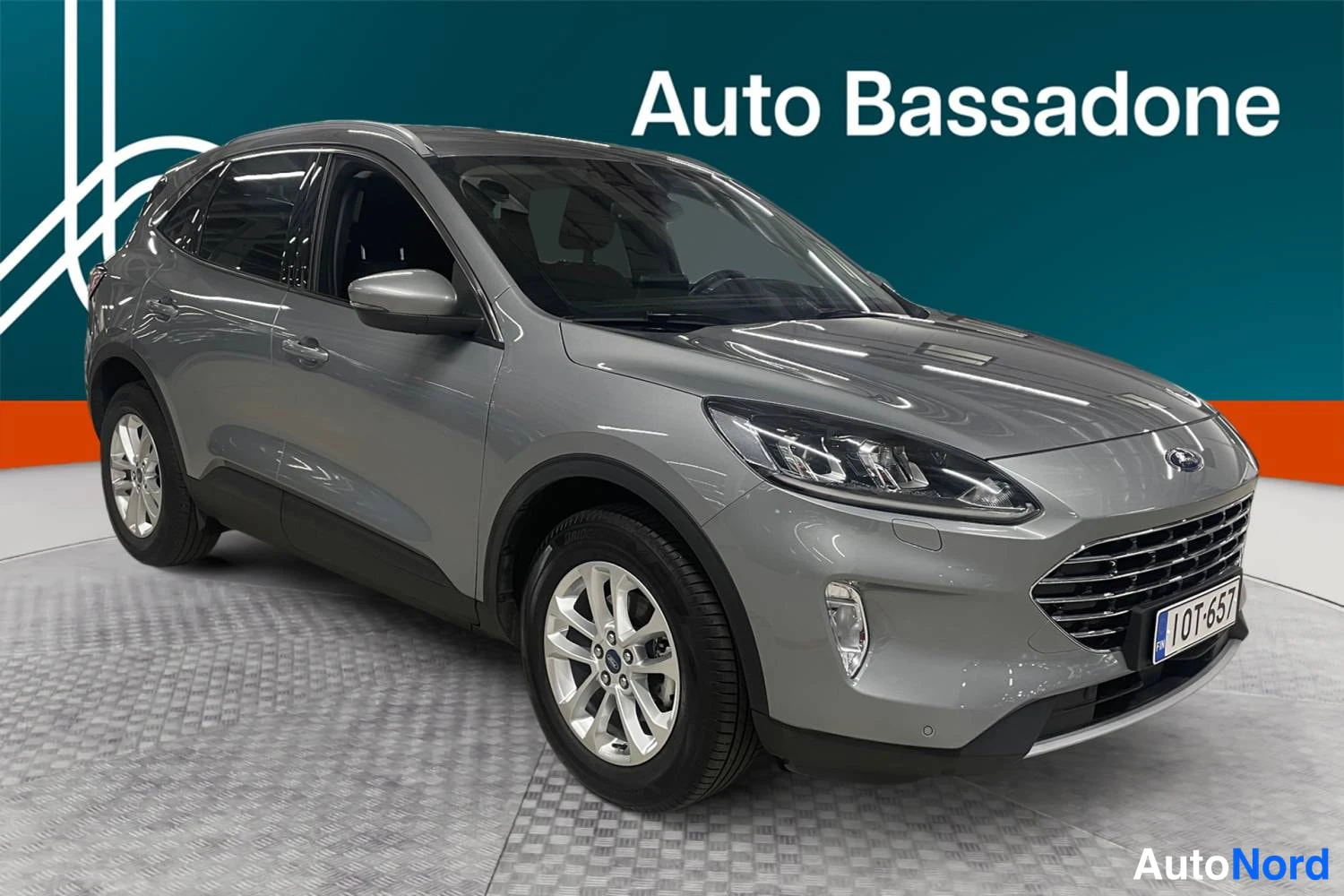 Harmaa Ford Kuga 2022, etuviisto, keula oikealle, kuva 2