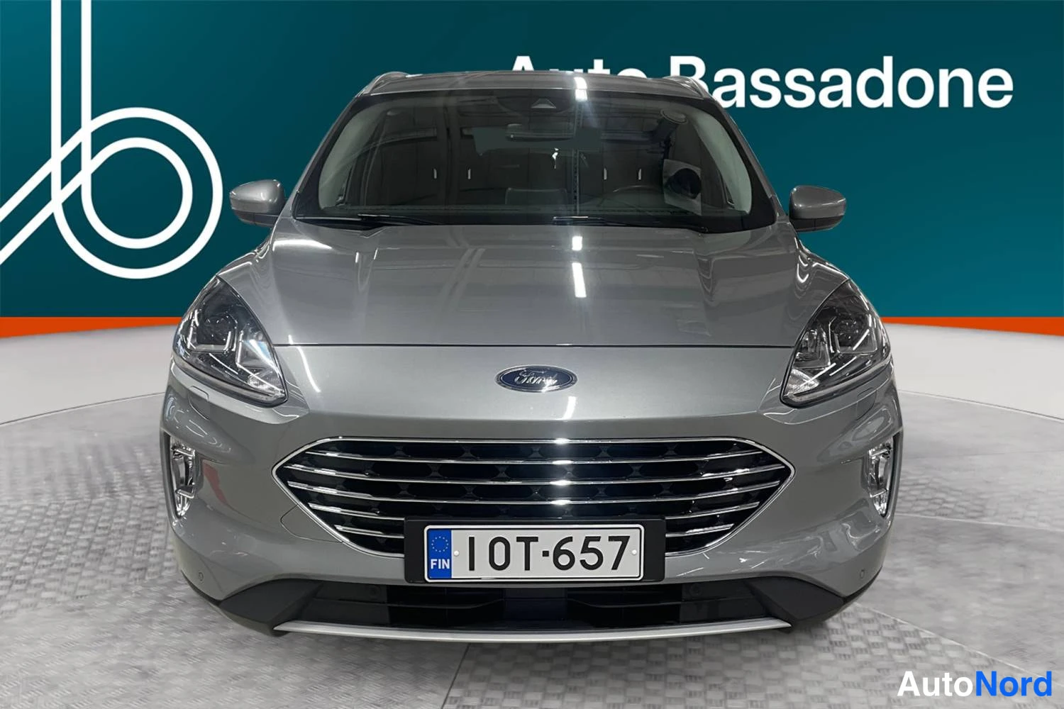Harmaa Ford Kuga 2022, edestä, kuva 3
