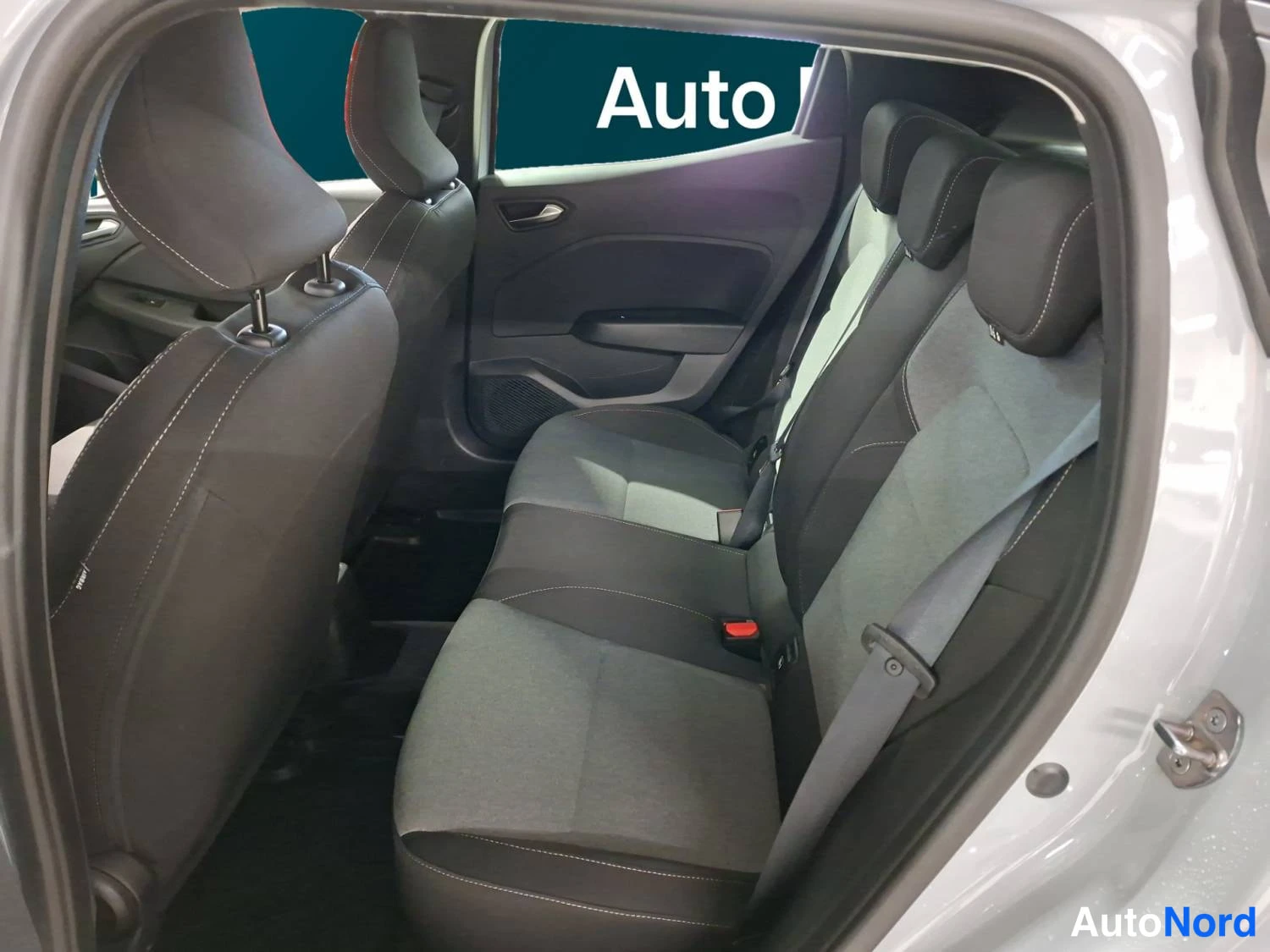 Hopea Renault Clio 2024, takaistuimet, kuva 14