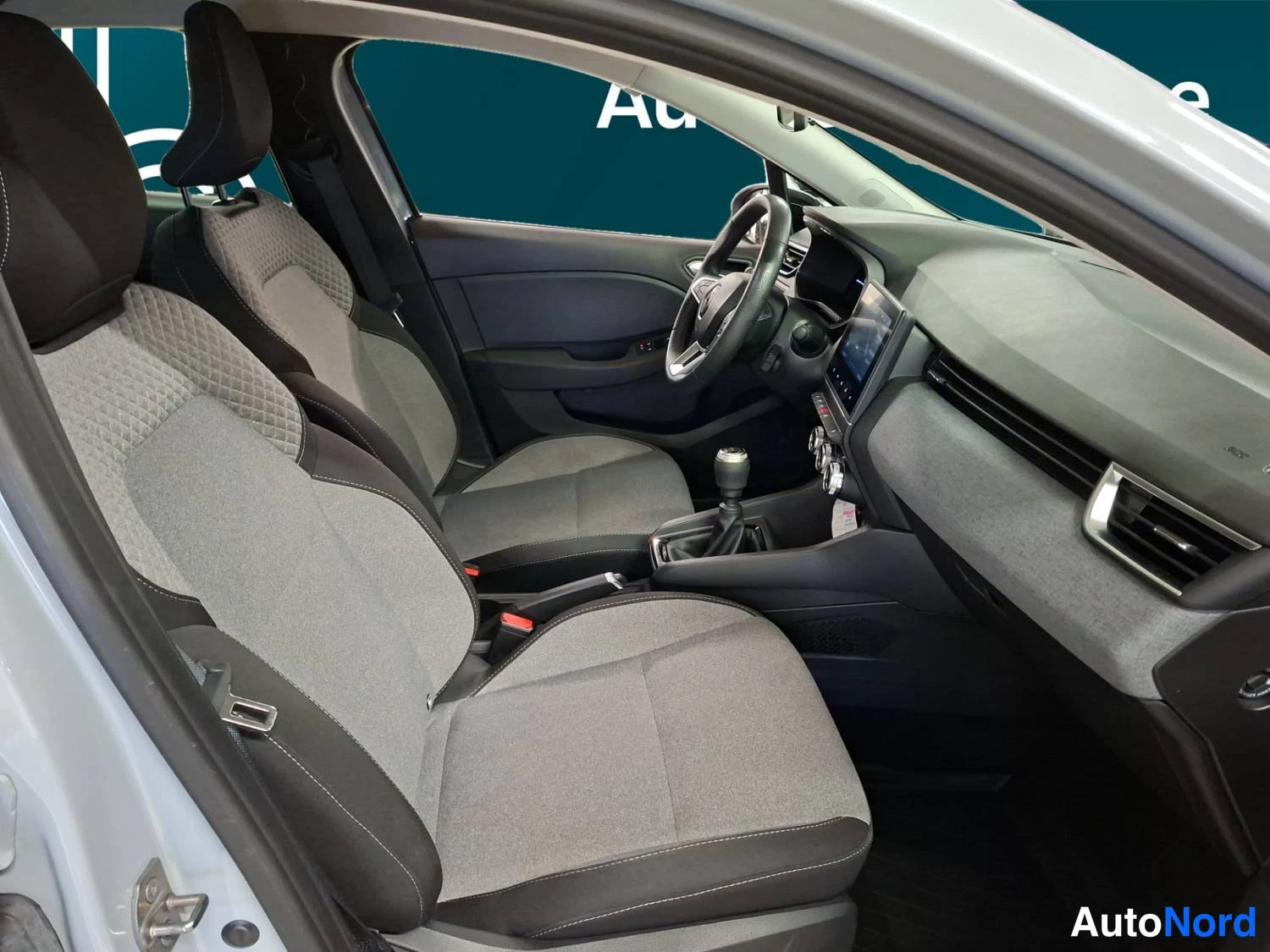 Hopea Renault Clio 2024, ohjaamo, kuva 10