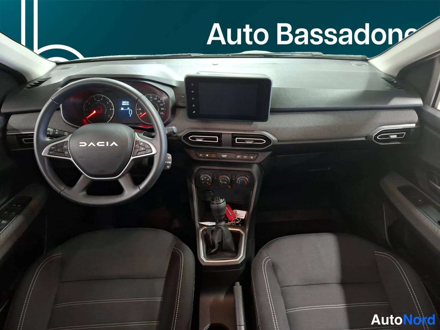 Harmaa Dacia Sandero 2023, ohjaamo, kuva 12