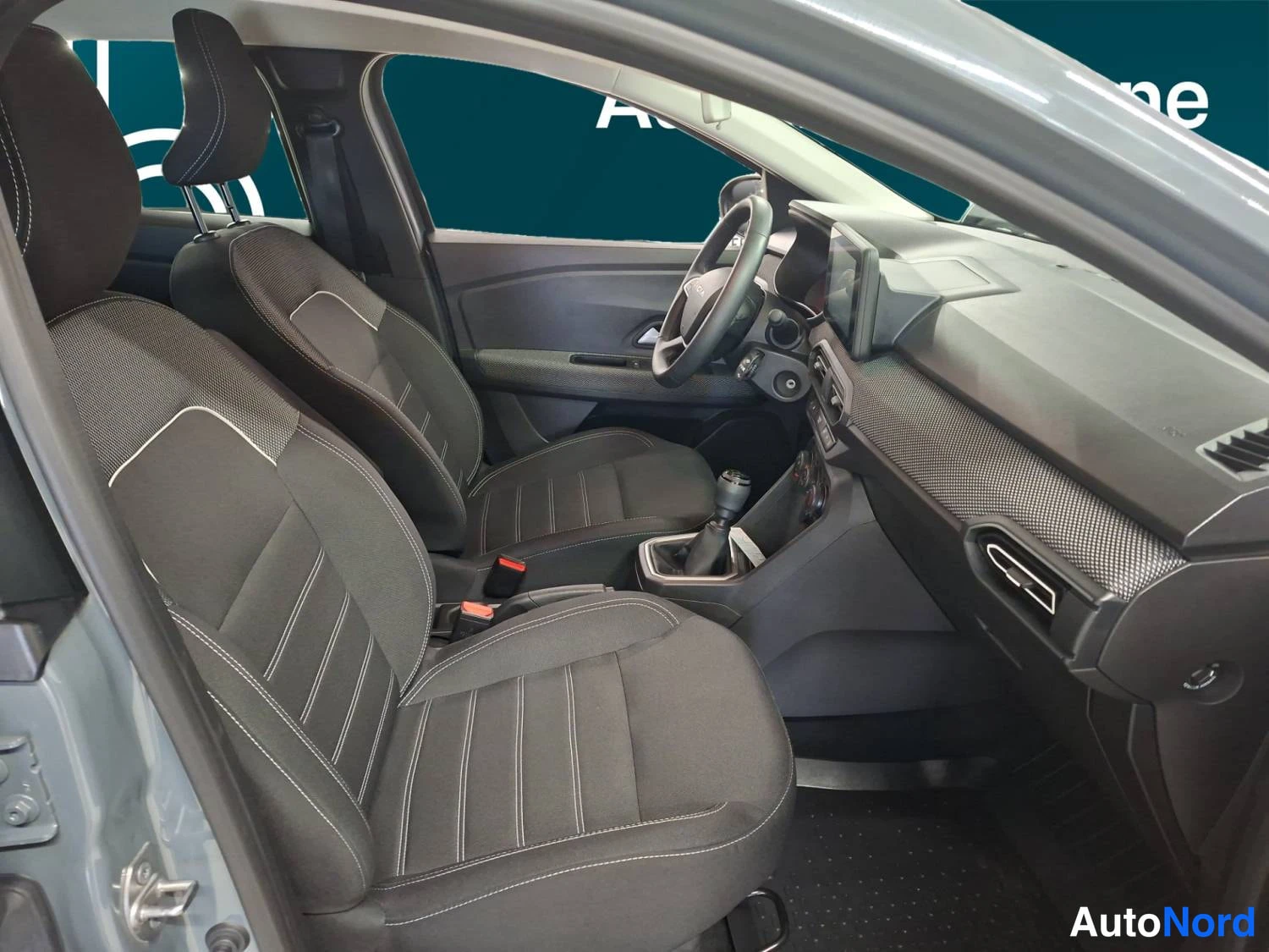 Harmaa Dacia Sandero 2023, ohjaamo, kuva 9